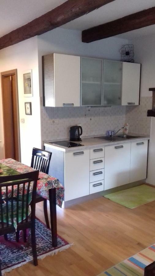 Apartmaji Pri Zivcovih Dutovlje Exterior foto